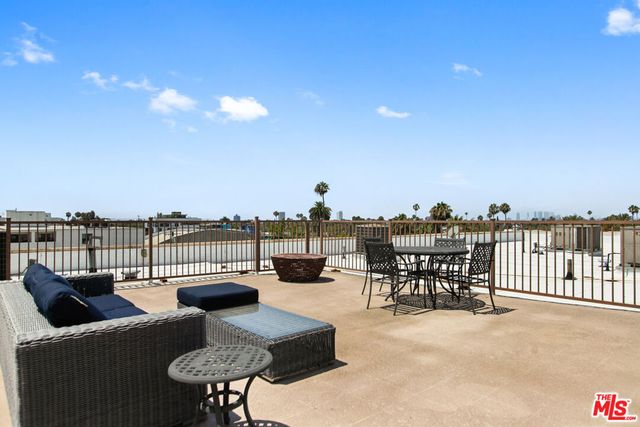 837 N Hudson Avenue 402, Los Angeles, CA 90038