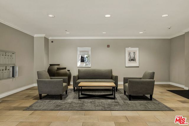 837 N Hudson Avenue 402, Los Angeles, CA 90038