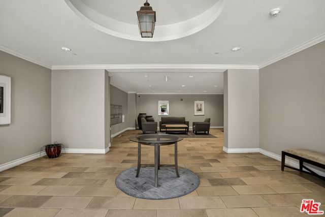 837 N Hudson Avenue 402, Los Angeles, CA 90038