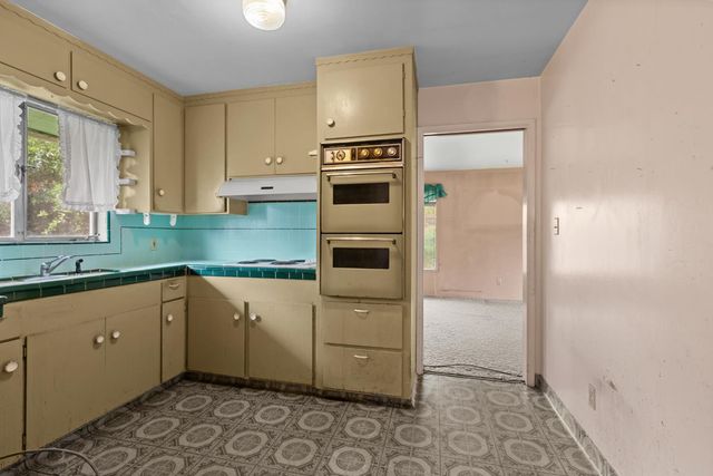 6750 Lakeview Dr, Carmichael, CA 95608