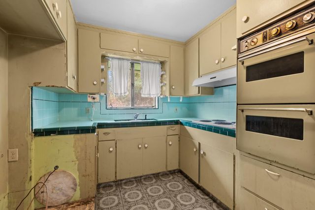 6750 Lakeview Dr, Carmichael, CA 95608