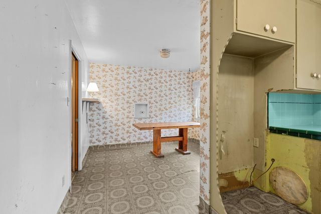 6750 Lakeview Dr, Carmichael, CA 95608