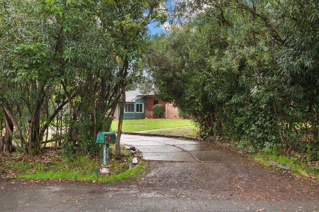 6750 Lakeview Dr, Carmichael, CA 95608