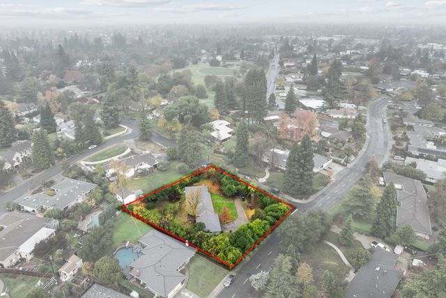 6750 Lakeview Dr, Carmichael, CA 95608