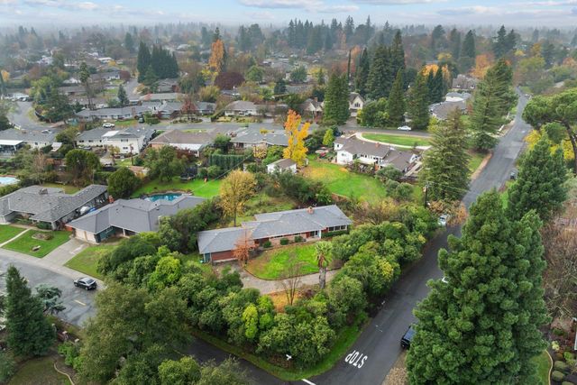 6750 Lakeview Dr, Carmichael, CA 95608