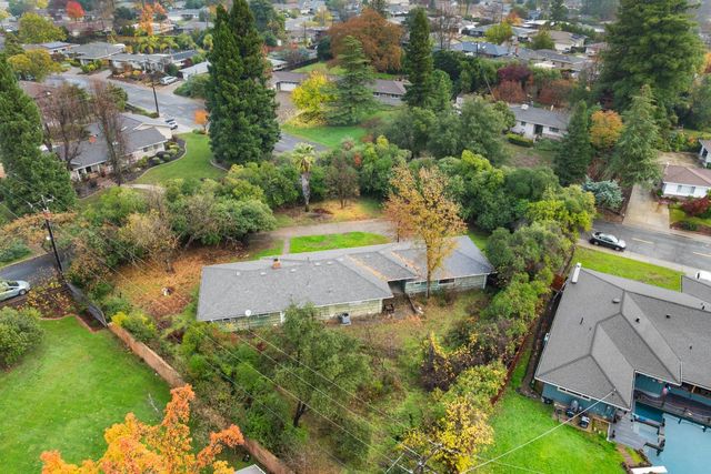 6750 Lakeview Dr, Carmichael, CA 95608