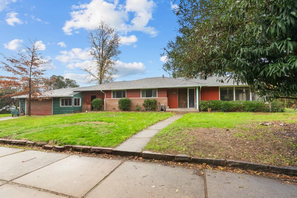 6750 Lakeview Dr, Carmichael, CA 95608