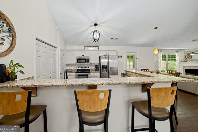 102 Greenfield Lane, Grantville, GA 30220