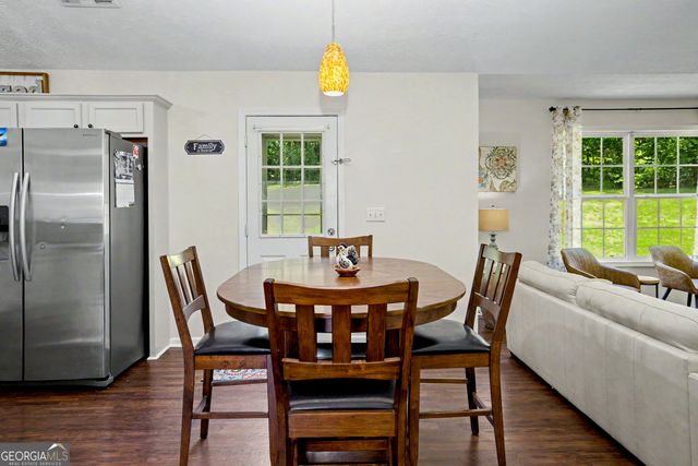 102 Greenfield Lane, Grantville, GA 30220