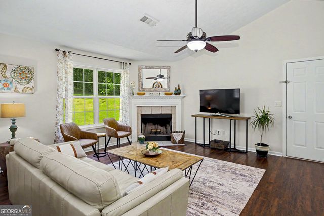 102 Greenfield Lane, Grantville, GA 30220