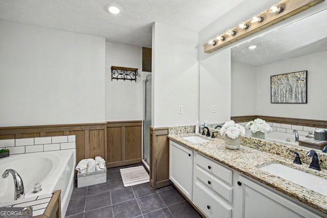 102 Greenfield Lane, Grantville, GA 30220