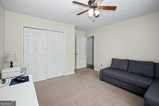 102 Greenfield Lane, Grantville, GA 30220