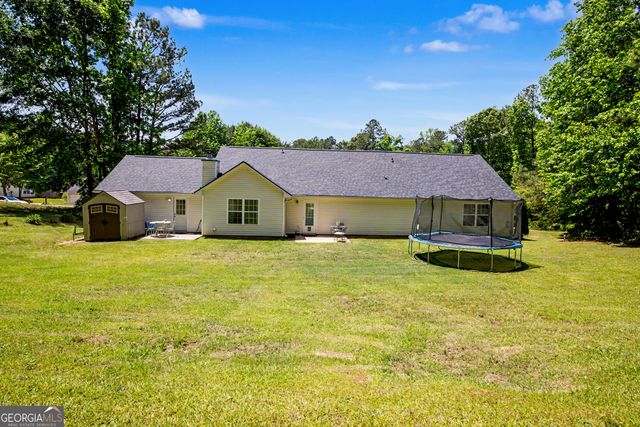 102 Greenfield Lane, Grantville, GA 30220