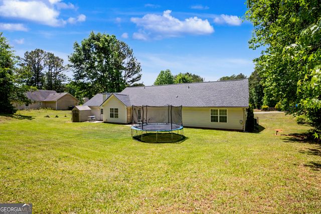 102 Greenfield Lane, Grantville, GA 30220