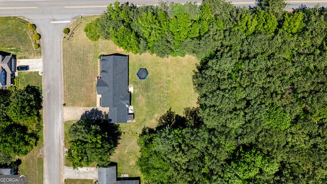 102 Greenfield Lane, Grantville, GA 30220