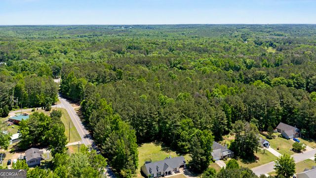 102 Greenfield Lane, Grantville, GA 30220