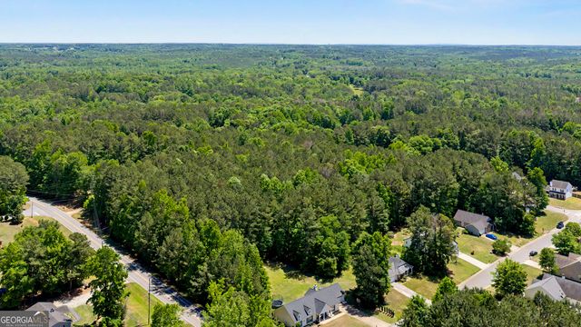 102 Greenfield Lane, Grantville, GA 30220