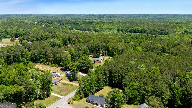 102 Greenfield Lane, Grantville, GA 30220