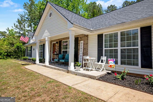 102 Greenfield Lane, Grantville, GA 30220