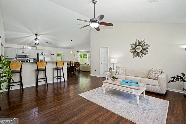 102 Greenfield Lane, Grantville, GA 30220