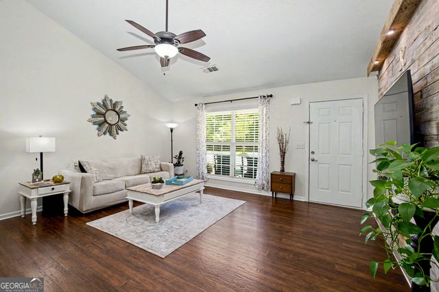 102 Greenfield Lane, Grantville, GA 30220