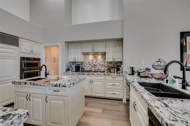 2016 Bay Hill Drive, Las Vegas, NV 89117
