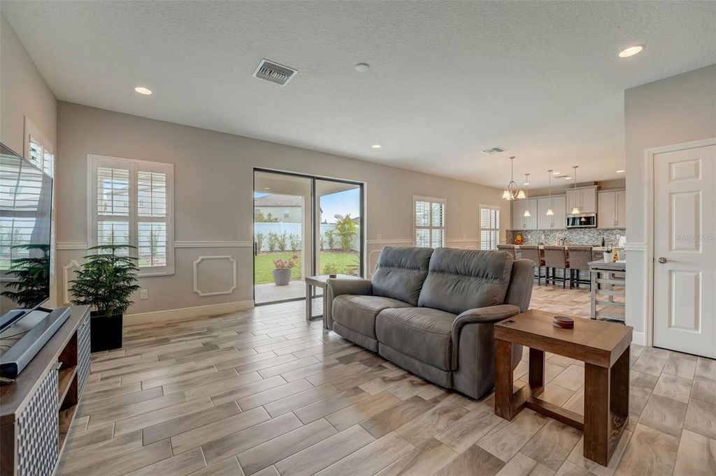 Image 11 of property listing at 13106 FOXTAIL FERN DRIVE, Riverview, FL 33579
