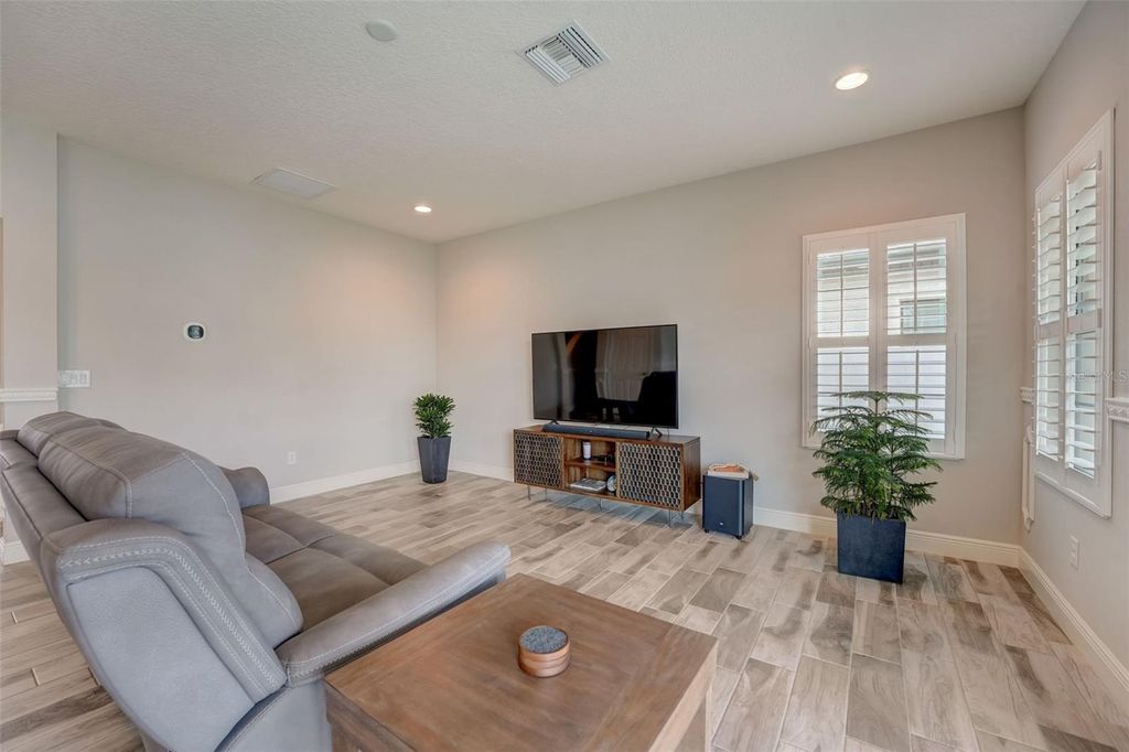 Image 13 of property listing at 13106 FOXTAIL FERN DRIVE, Riverview, FL 33579