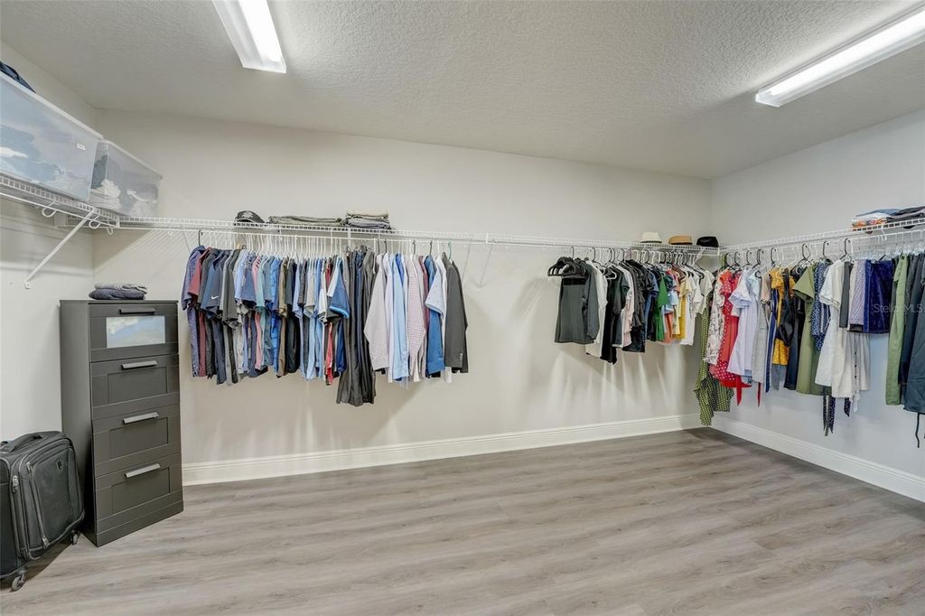 Image 40 of property listing at 13106 FOXTAIL FERN DRIVE, Riverview, FL 33579