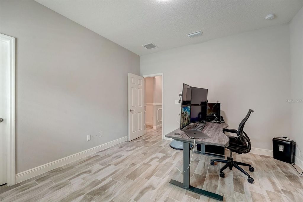 Image 8 of property listing at 13106 FOXTAIL FERN DRIVE, Riverview, FL 33579