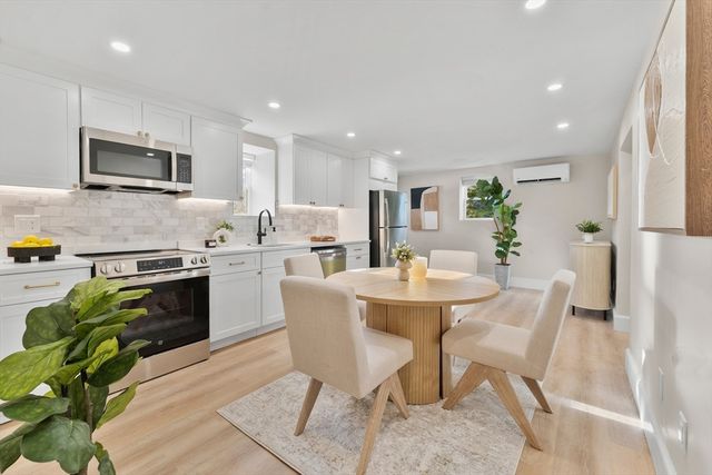 52 Clifford St, Boston, MA 02119