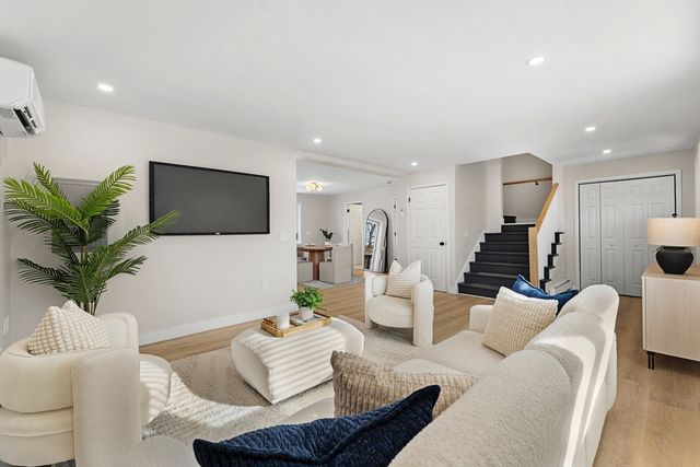 52 Clifford St, Boston, MA 02119