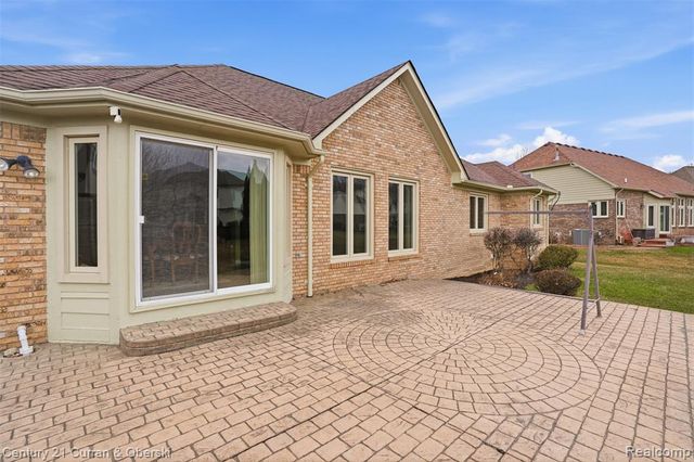 43612 Hoptree Drive, Sterling Heights, MI 48314