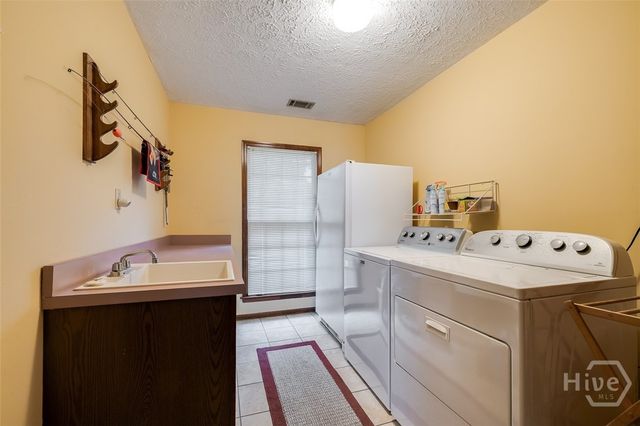 126 Shore Road, Savannah, GA 31419