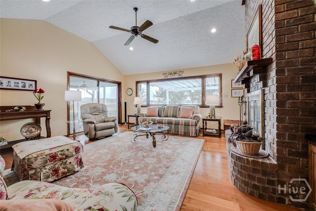 Image 13 of property listing at 126 Shore Road, Savannah, GA 31419