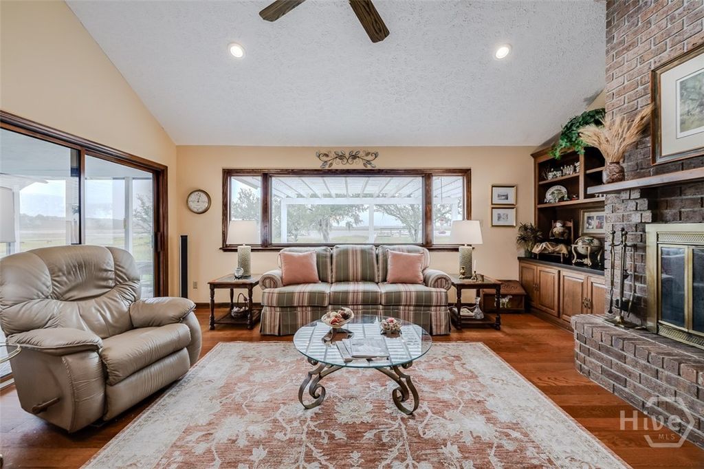 Image 17 of property listing at 126 Shore Road, Savannah, GA 31419