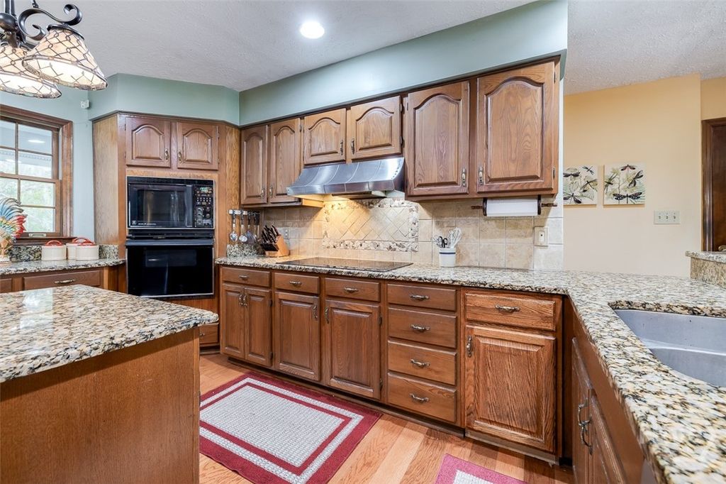 Image 22 of property listing at 126 Shore Road, Savannah, GA 31419