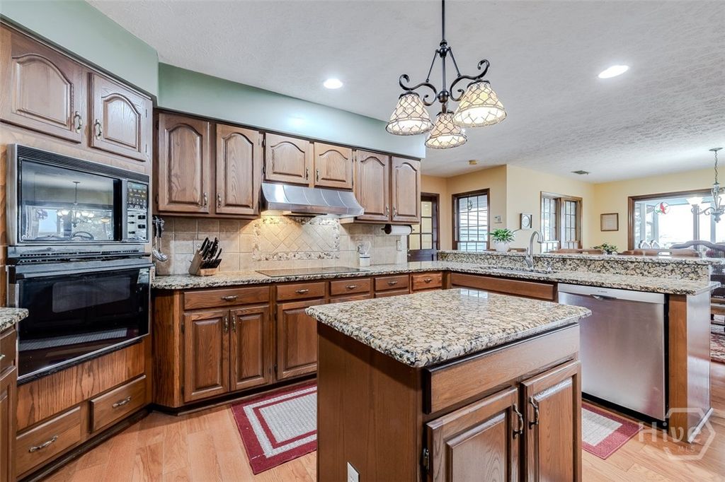 Image 25 of property listing at 126 Shore Road, Savannah, GA 31419