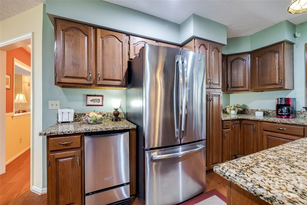 Image 27 of property listing at 126 Shore Road, Savannah, GA 31419