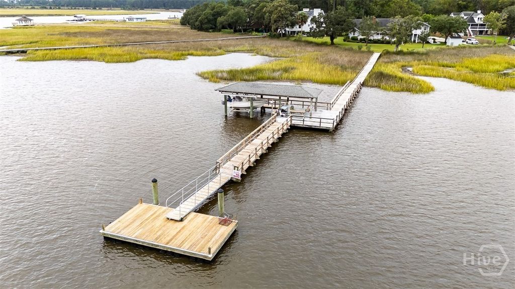 Image 4 of property listing at 126 Shore Road, Savannah, GA 31419