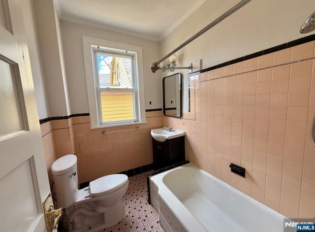 308 Davis Avenue APT2, Harrison, NJ 07029