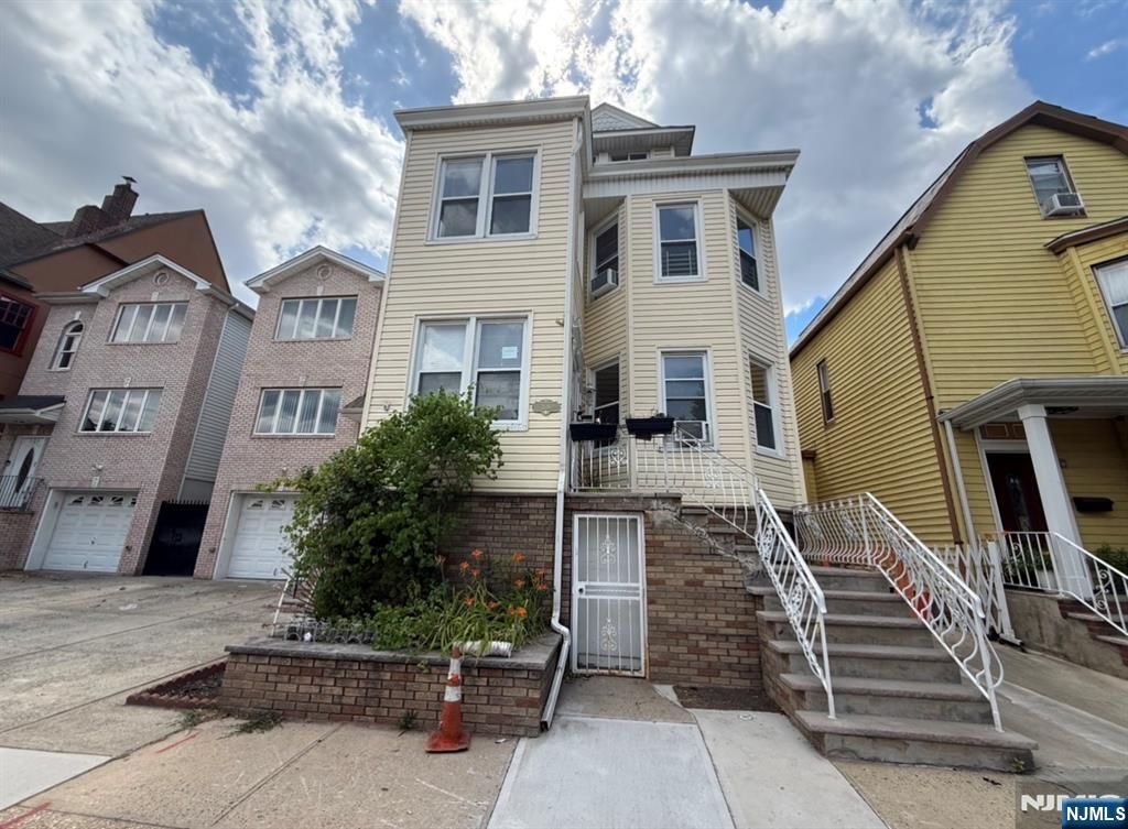 308 Davis Avenue APT2, Harrison, NJ 07029