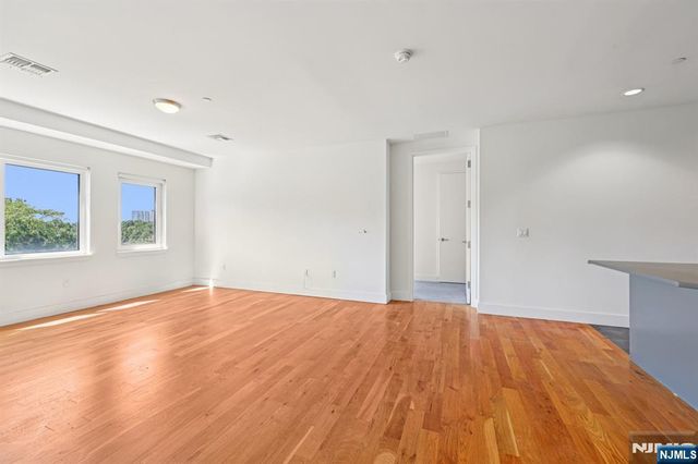 1 Executive Drive 214, Fort Lee, NJ 07024