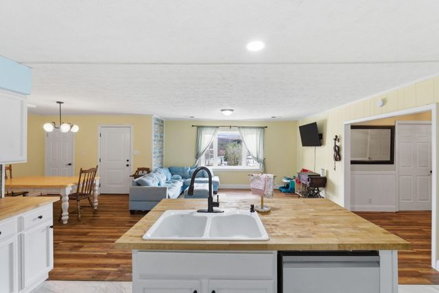 10494 Battlefield Memorial Highway, Berea, KY 40403