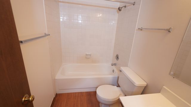 75 Kristin Circle 516, Schaumburg, IL 60195