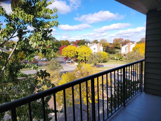 75 Kristin Circle 516, Schaumburg, IL 60195