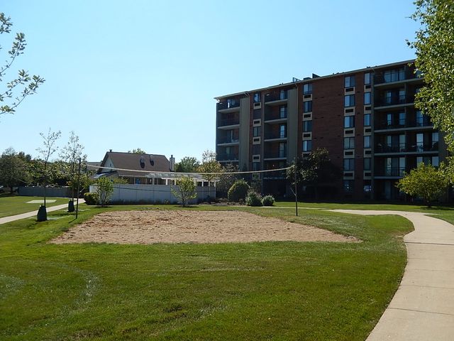 75 Kristin Circle 516, Schaumburg, IL 60195