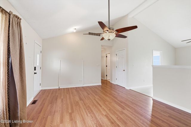 8702 Vision Pl, Louisville, KY 40229
