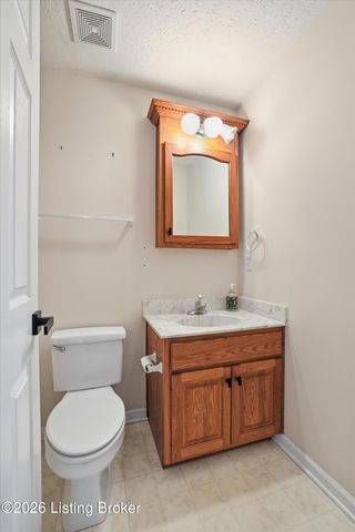 8702 Vision Pl, Louisville, KY 40229