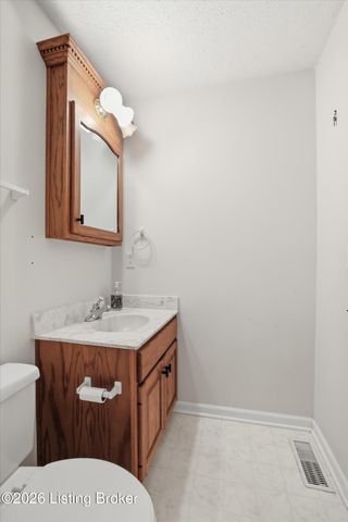 8702 Vision Pl, Louisville, KY 40229